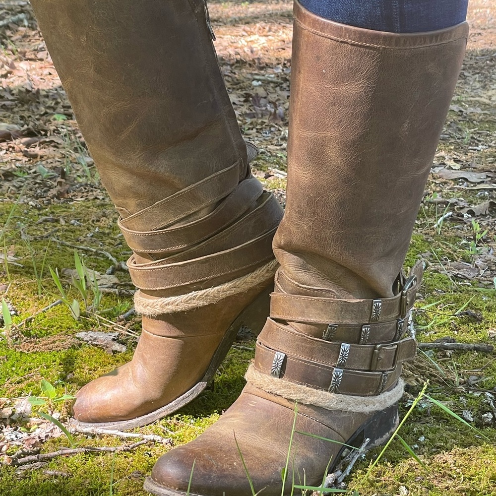 Steve Madden Drover boots. Like new. Size 9 runs small